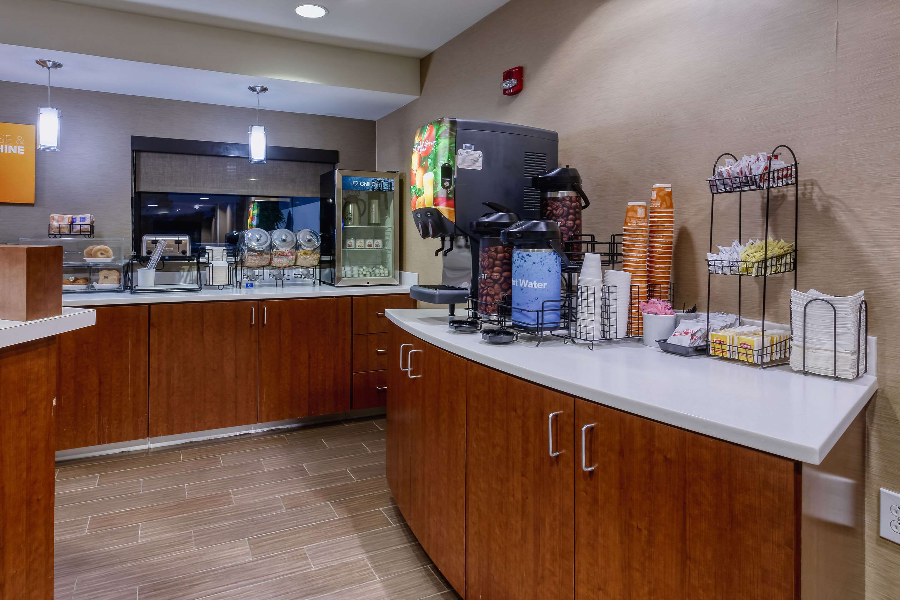 Breakfast area | Comfort Inn Shepherdsville - Louisville South