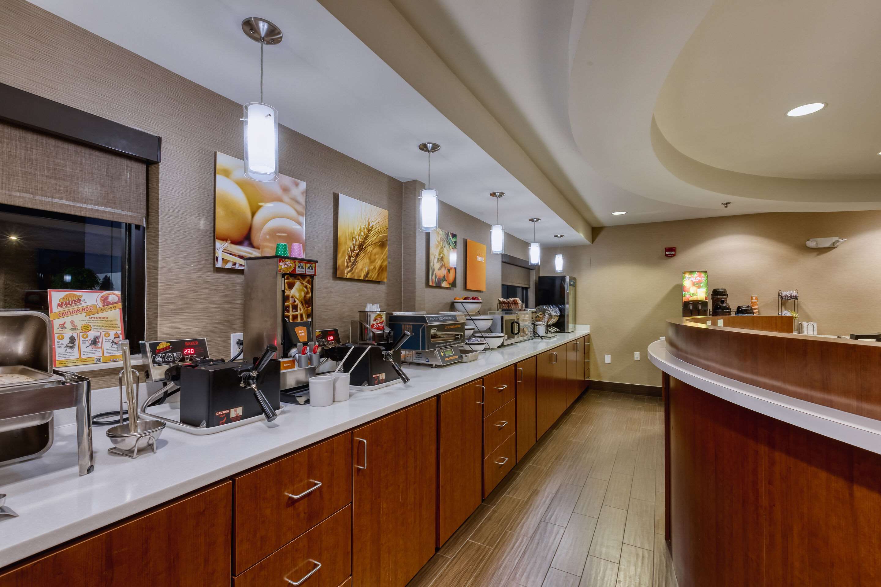 Breakfast area | Comfort Inn Shepherdsville - Louisville South
