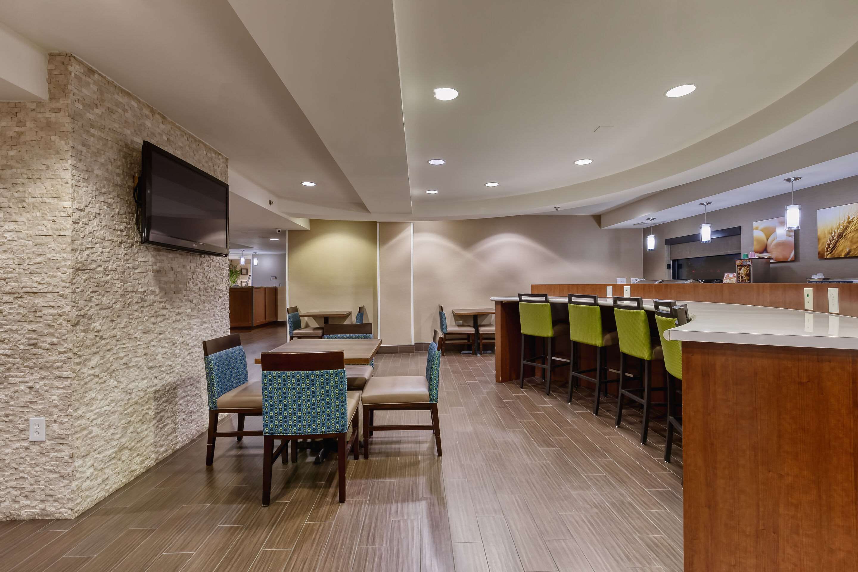 Breakfast area | Comfort Inn Shepherdsville - Louisville South