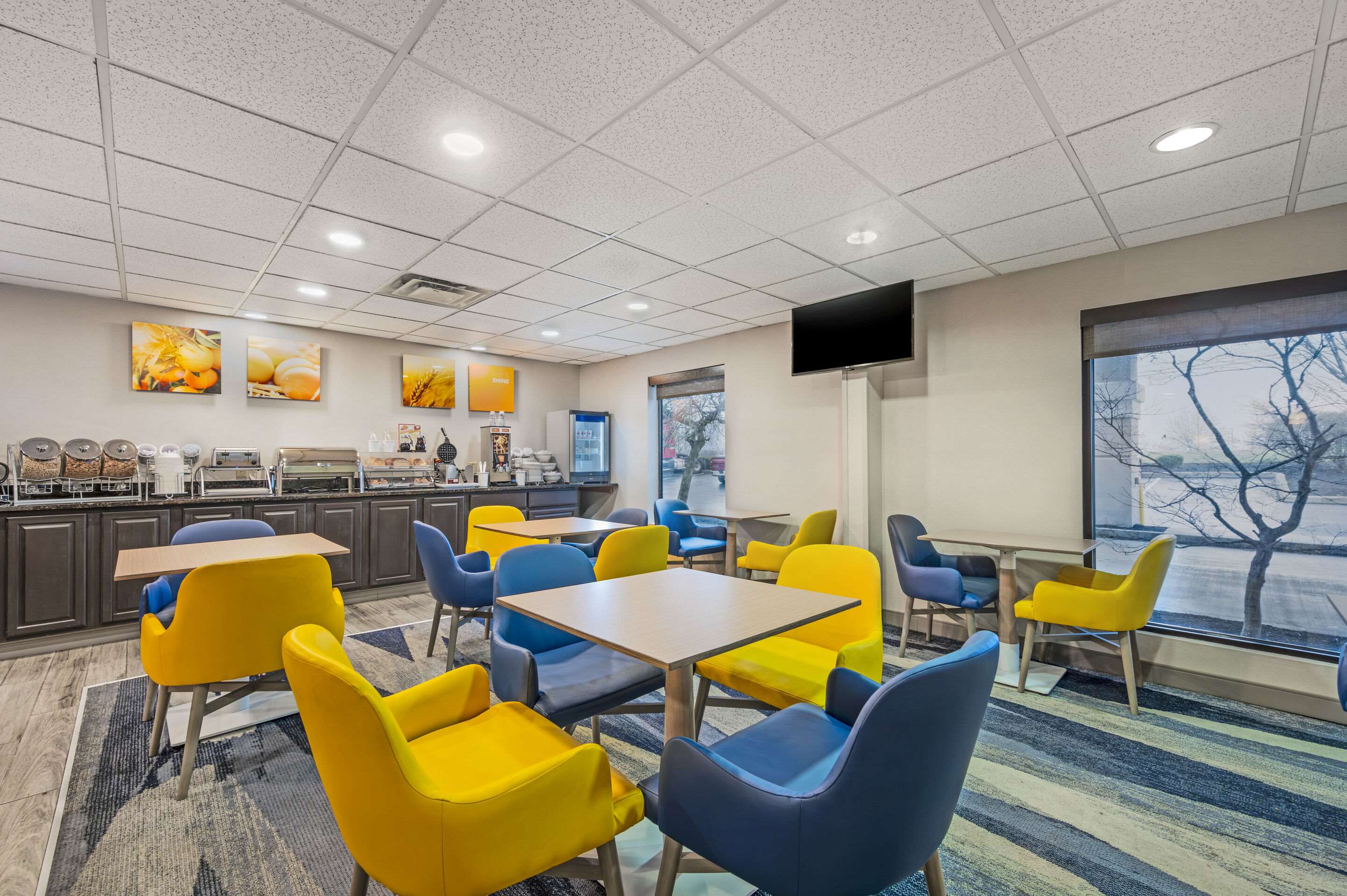 Breakfast area | Comfort Inn Airport Turfway Road