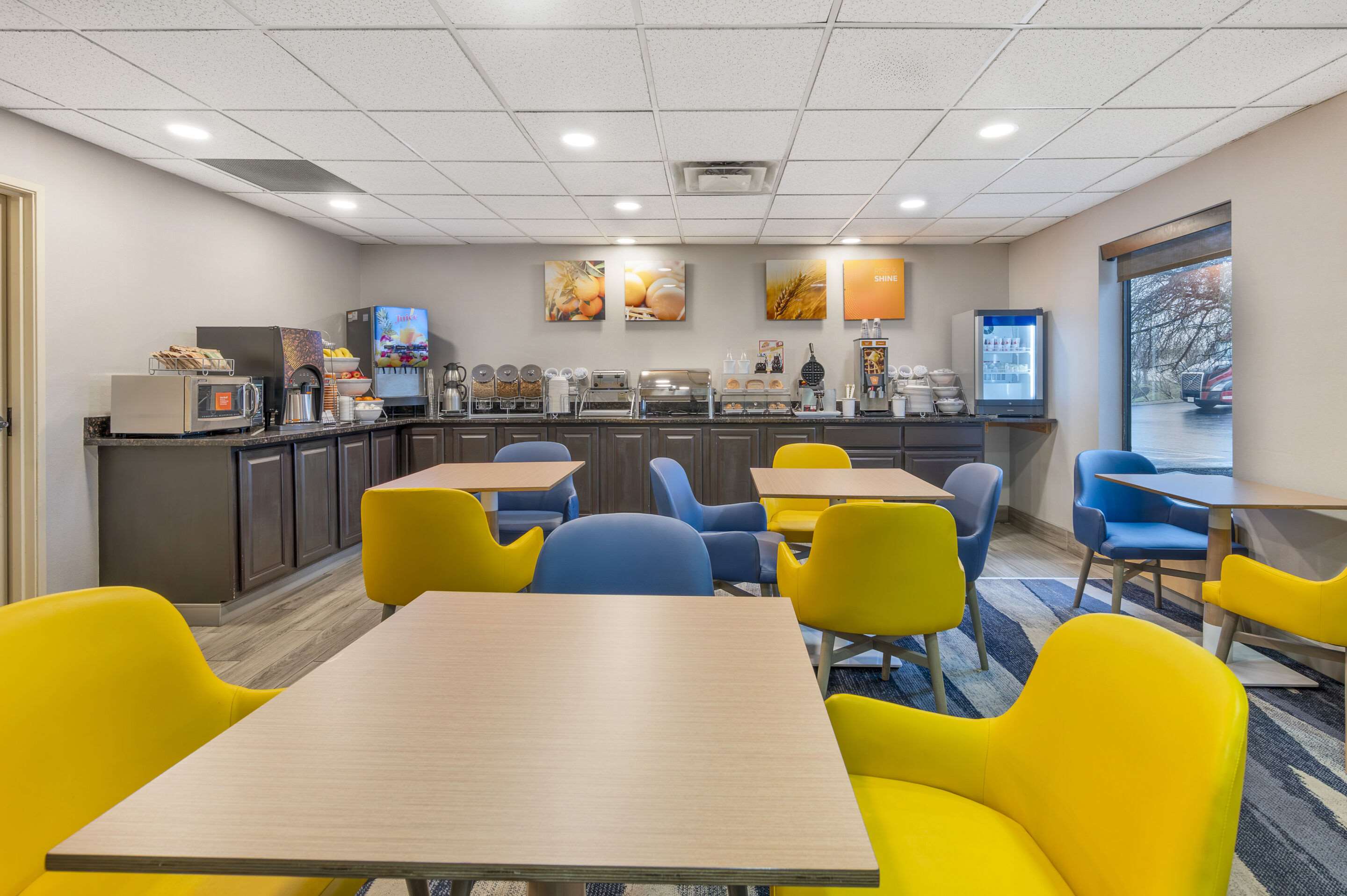 Breakfast area | Comfort Inn Airport Turfway Road