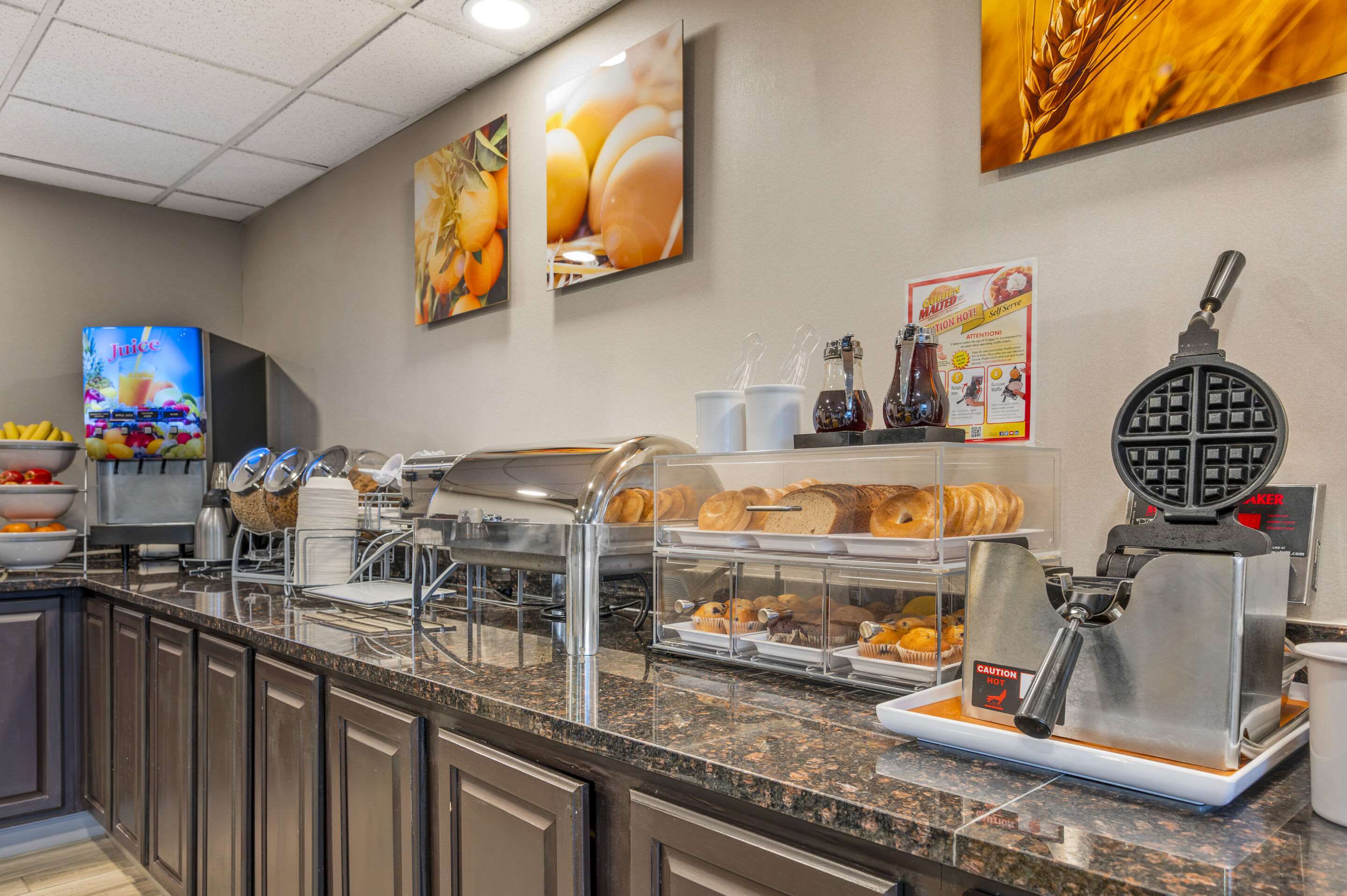Breakfast area | Comfort Inn Airport Turfway Road