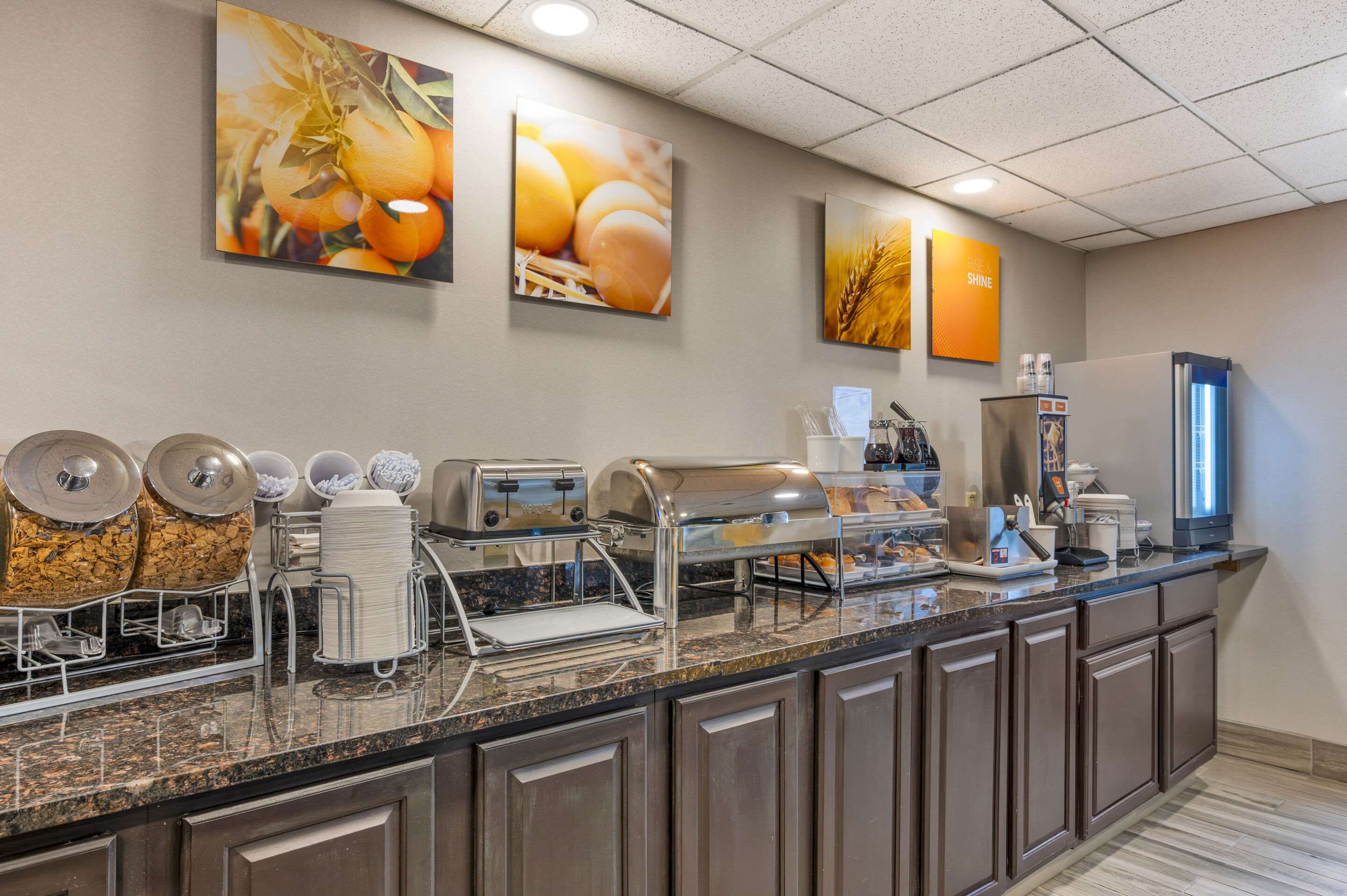 Breakfast area | Comfort Inn Airport Turfway Road