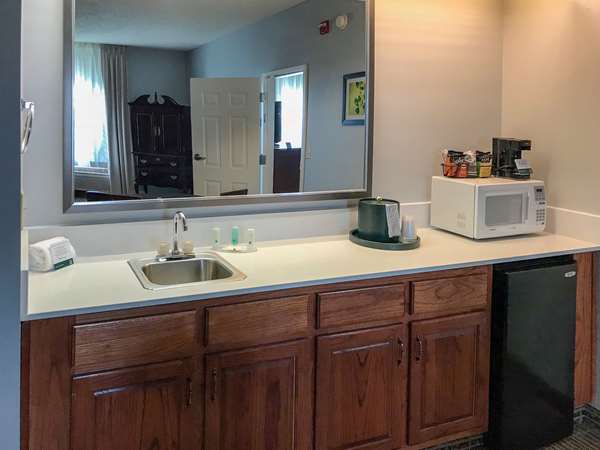 Suite - Quality Inn Richmond - I-75, Exit 87