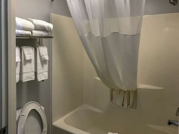 Suite - Quality Inn Richmond - I-75, Exit 87