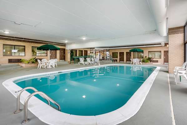 Pool - Quality Inn Jeffersontown - I-64, Exit 17