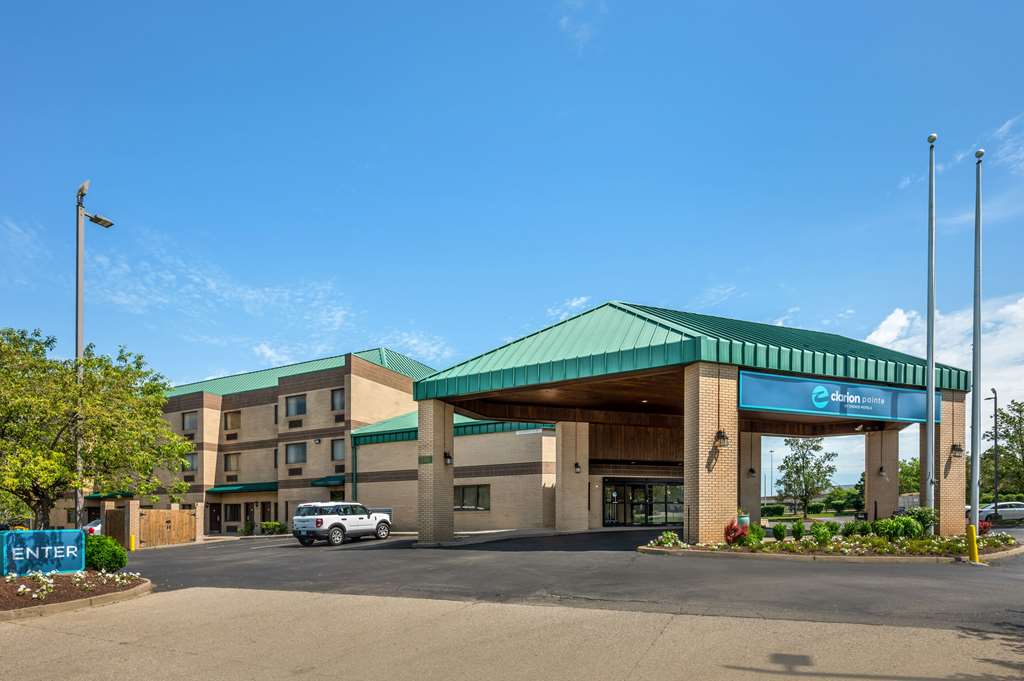 Clarion Pointe Louisville East