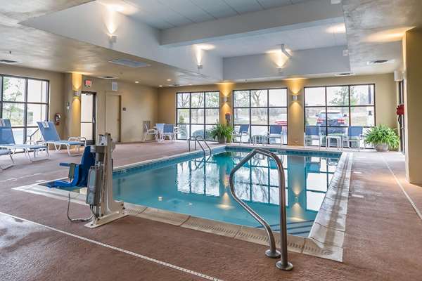 Pool - Comfort Inn & Suites Lexington - I-75, Exit 110