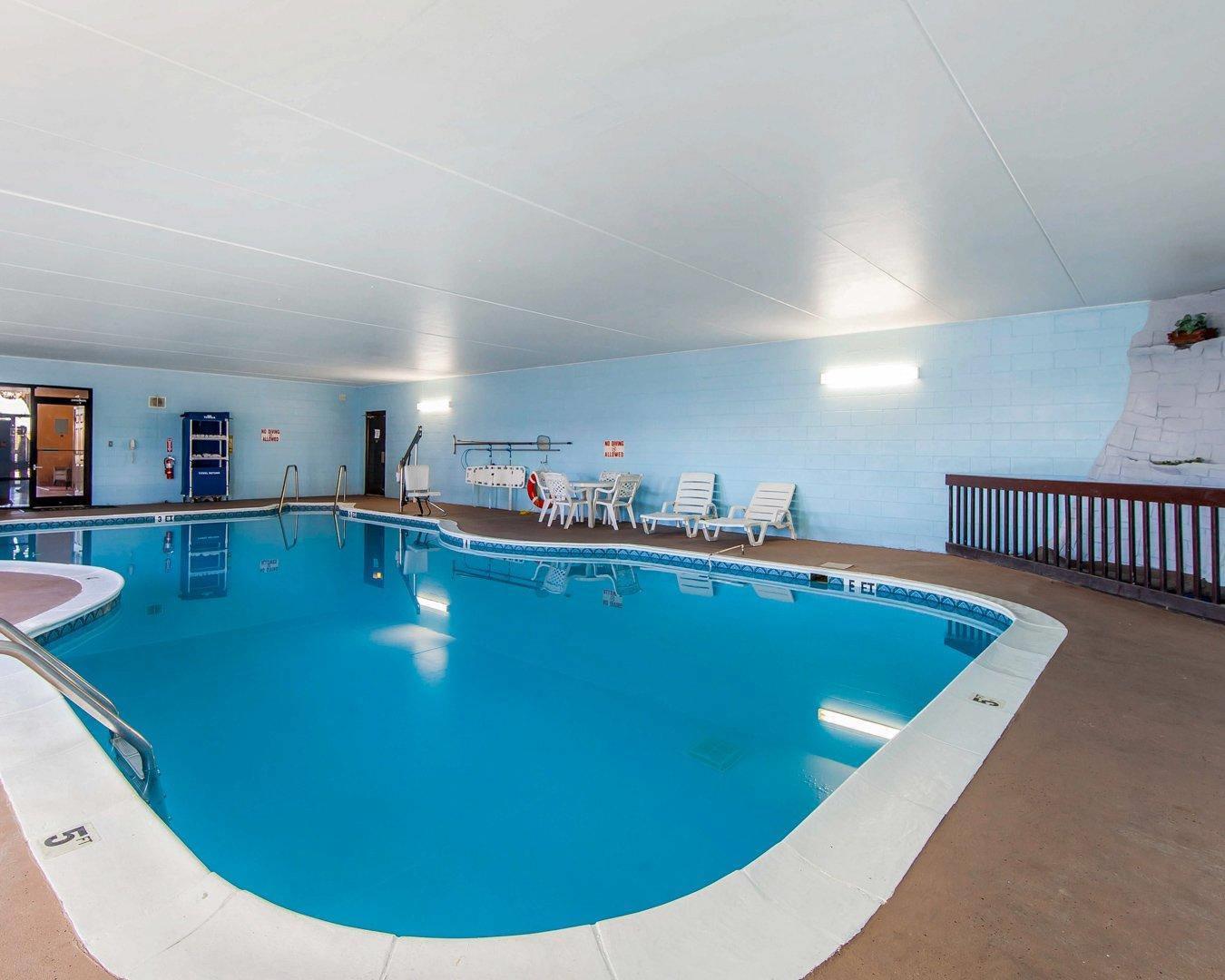 Indoor pool | Quality Inn Maysville