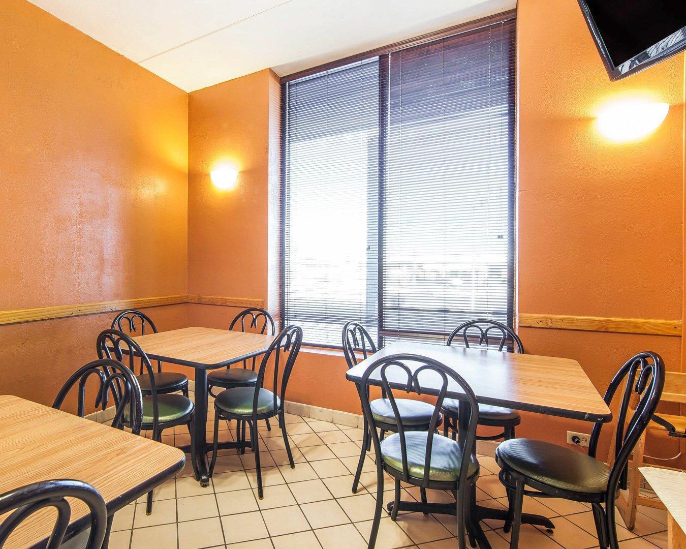 Breakfast area | Quality Inn Maysville