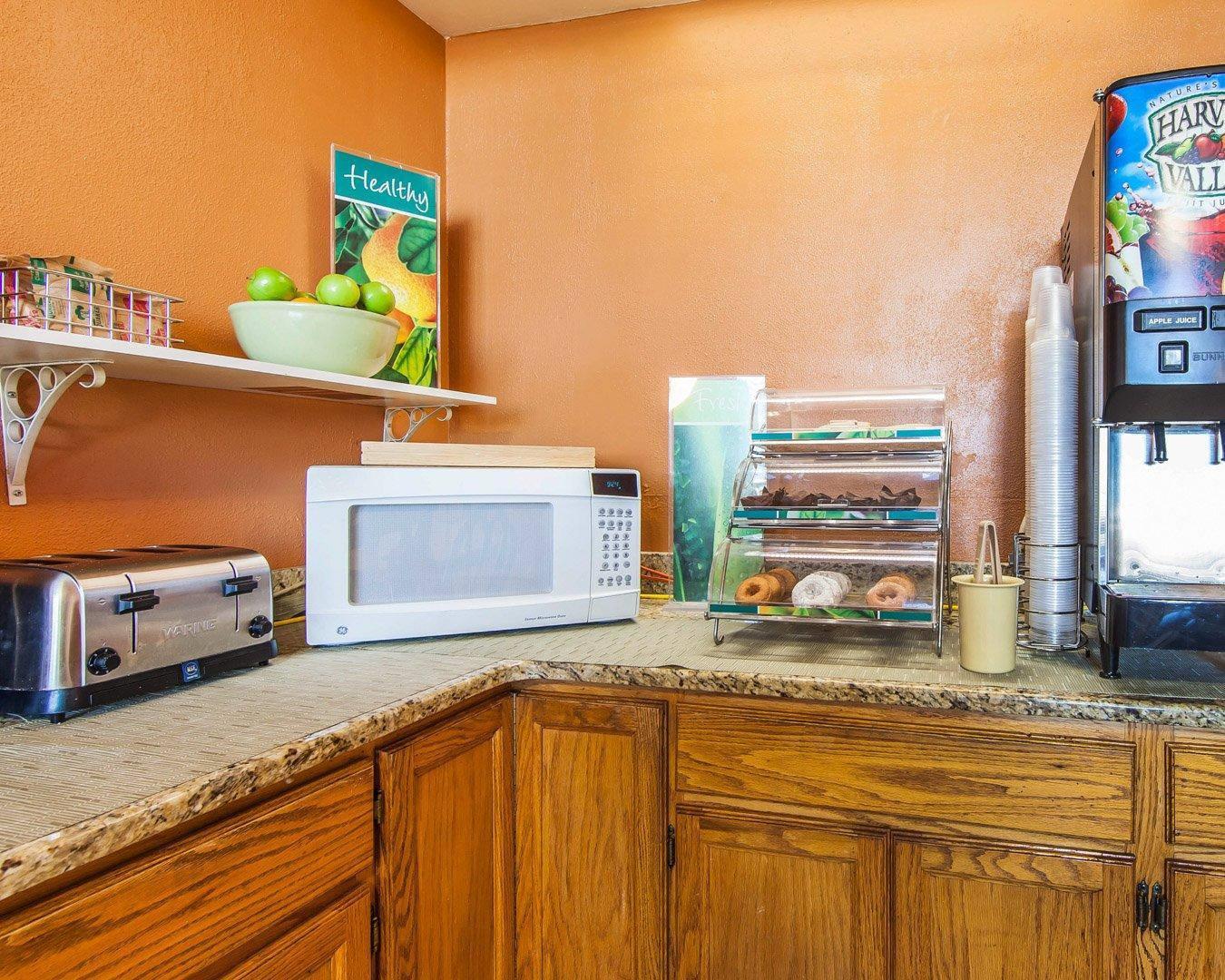 Breakfast counter | Quality Inn Maysville
