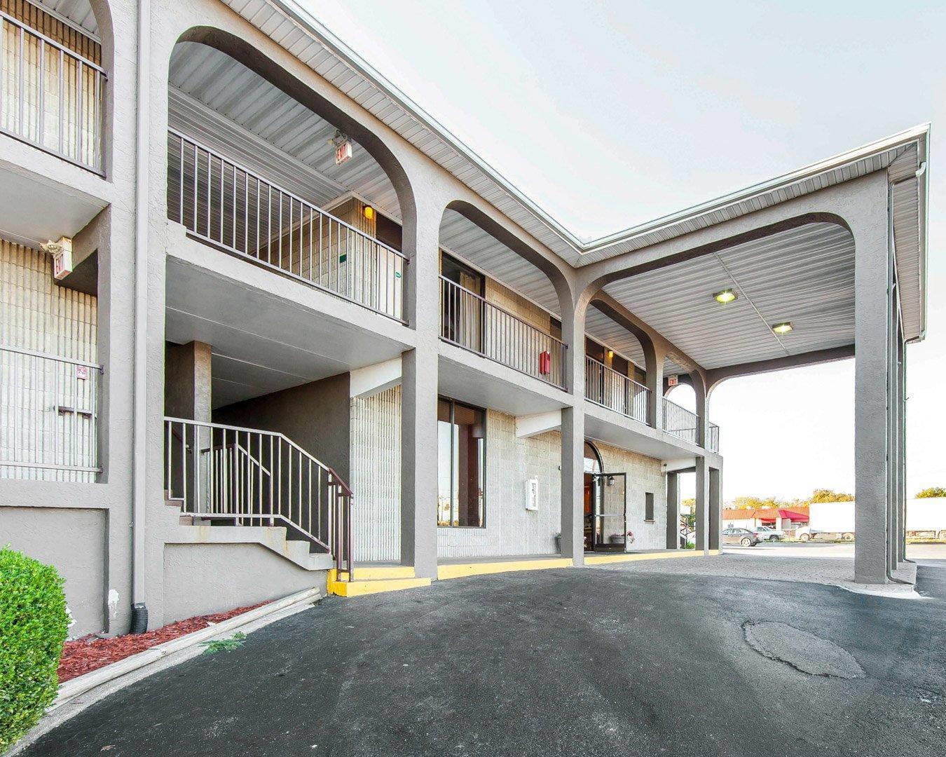 Hotel exterior | Quality Inn Maysville