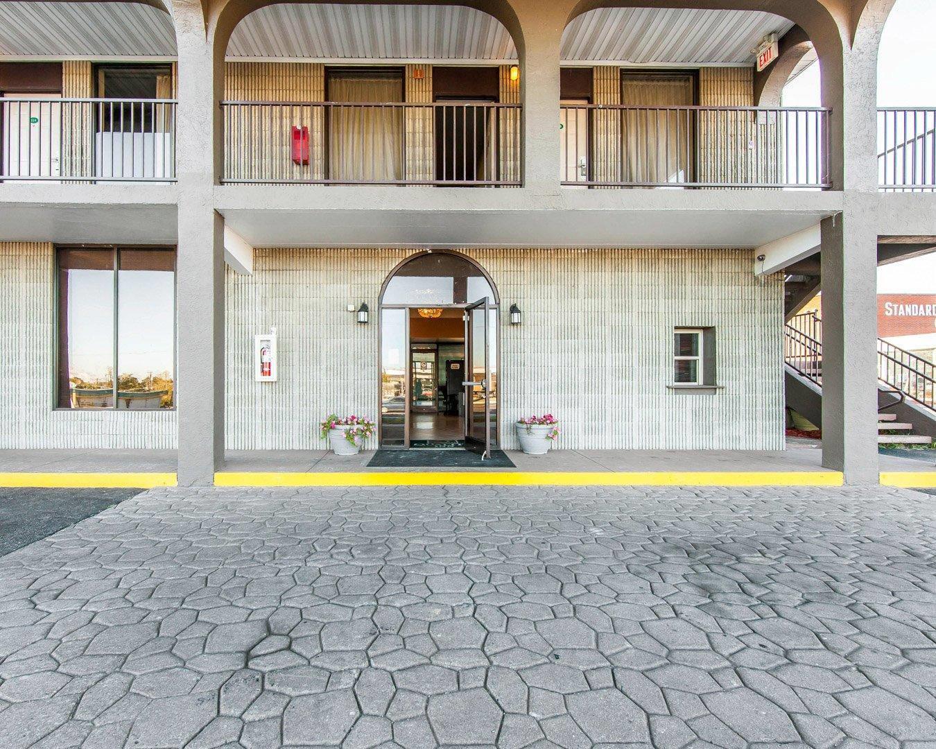 Hotel exterior | Quality Inn Maysville