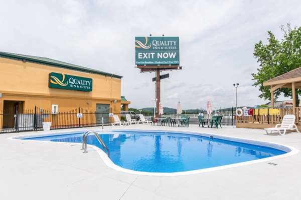 Pool - Quality Inn Horse Cave - I-65, Exit 58
