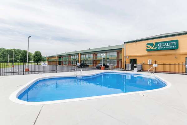 Pool - Quality Inn Horse Cave - I-65, Exit 58