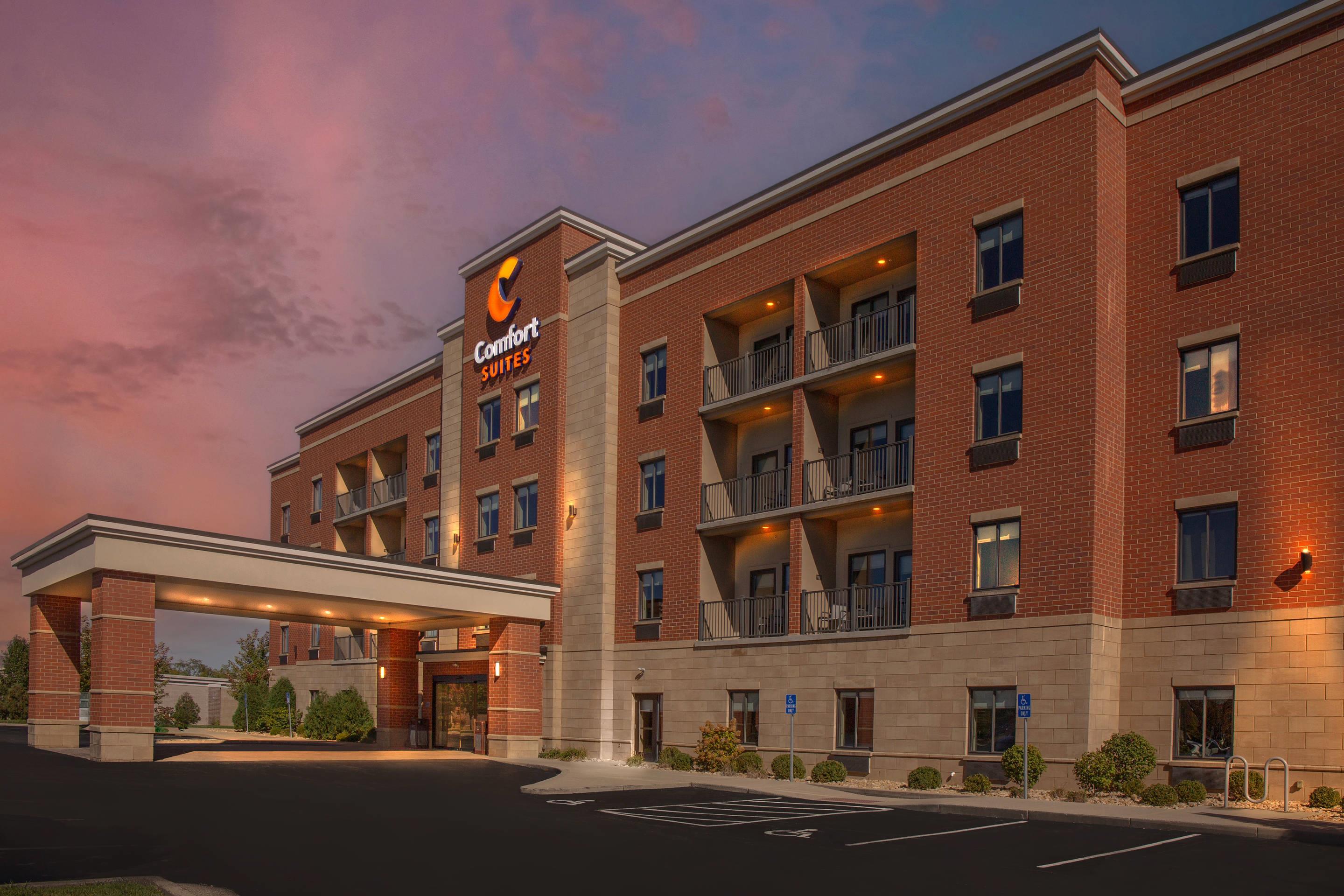 Hotel at Night | Comfort Suites Florence - Cincinnati South