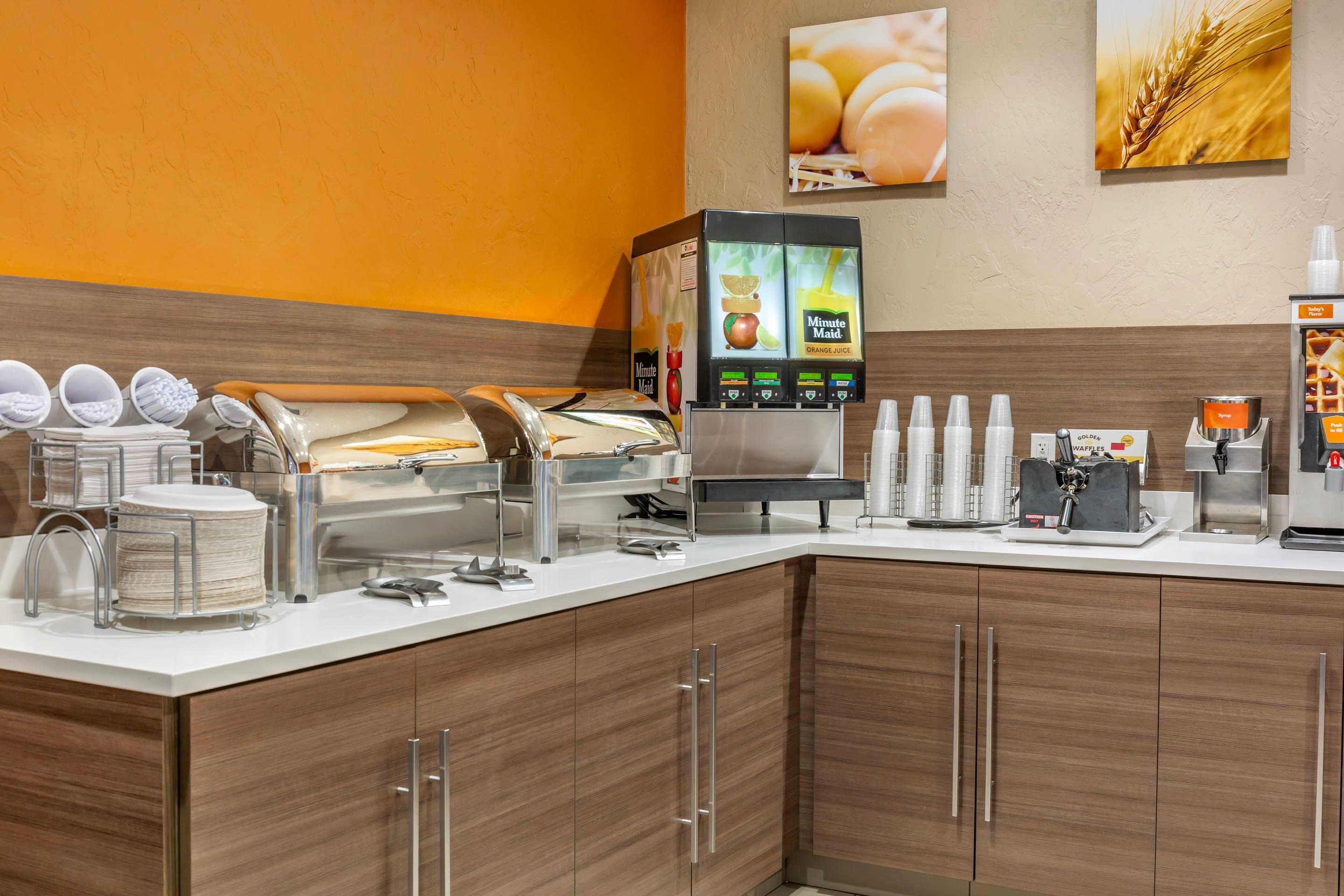 Breakfast area | Comfort Suites Florence - Cincinnati South