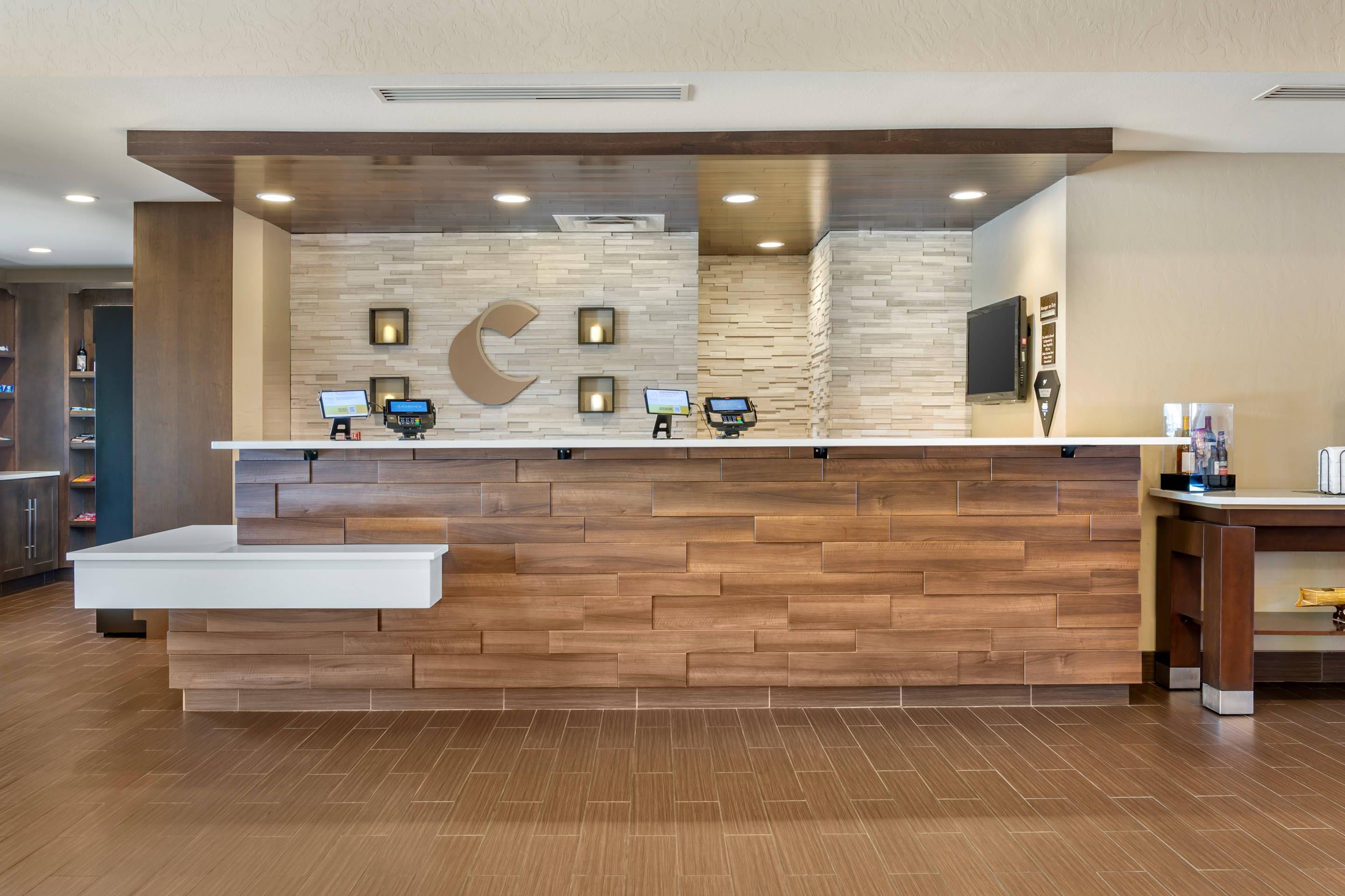 Hotel lobby | Comfort Suites Florence - Cincinnati South