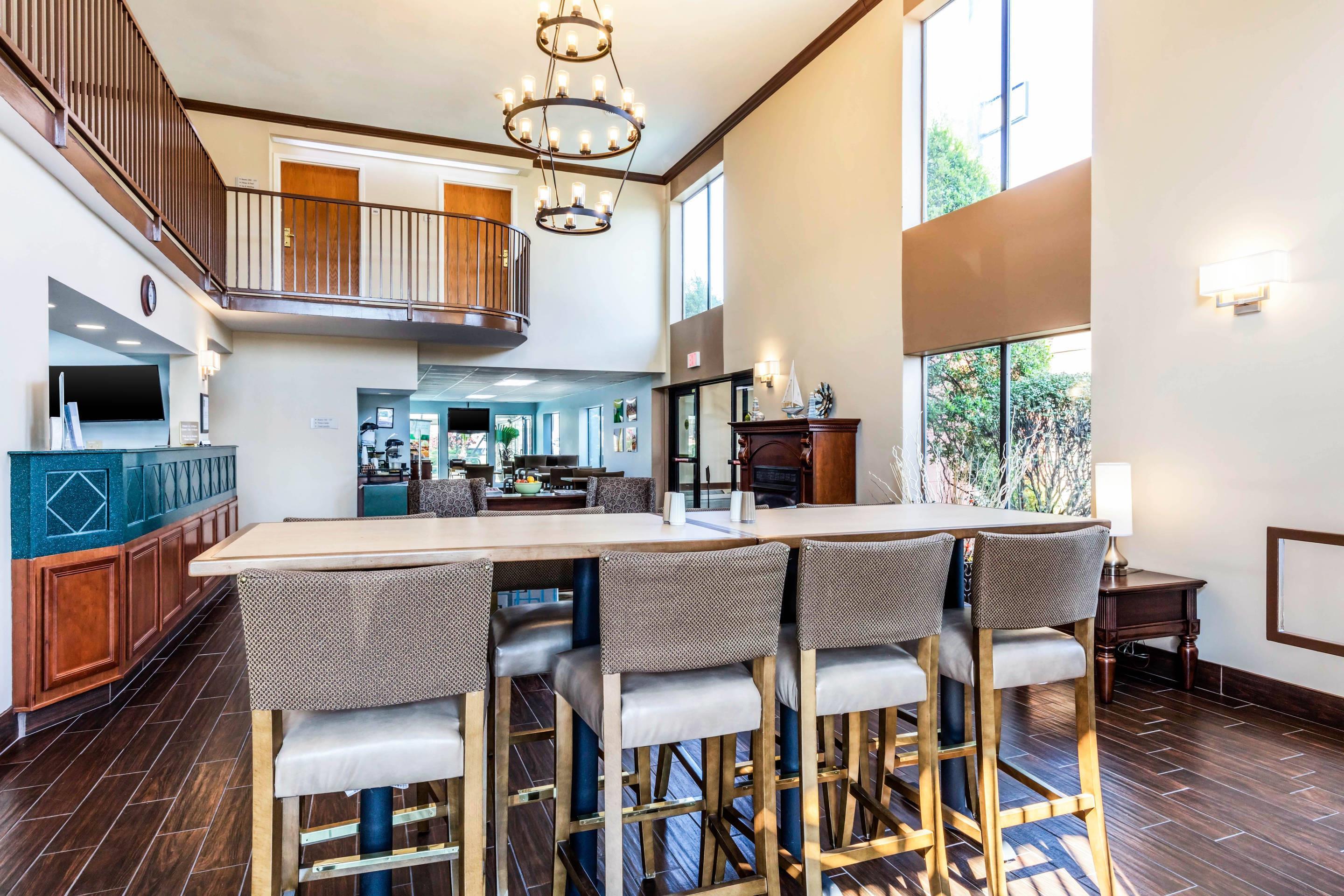Hotel lobby | Quality Suites