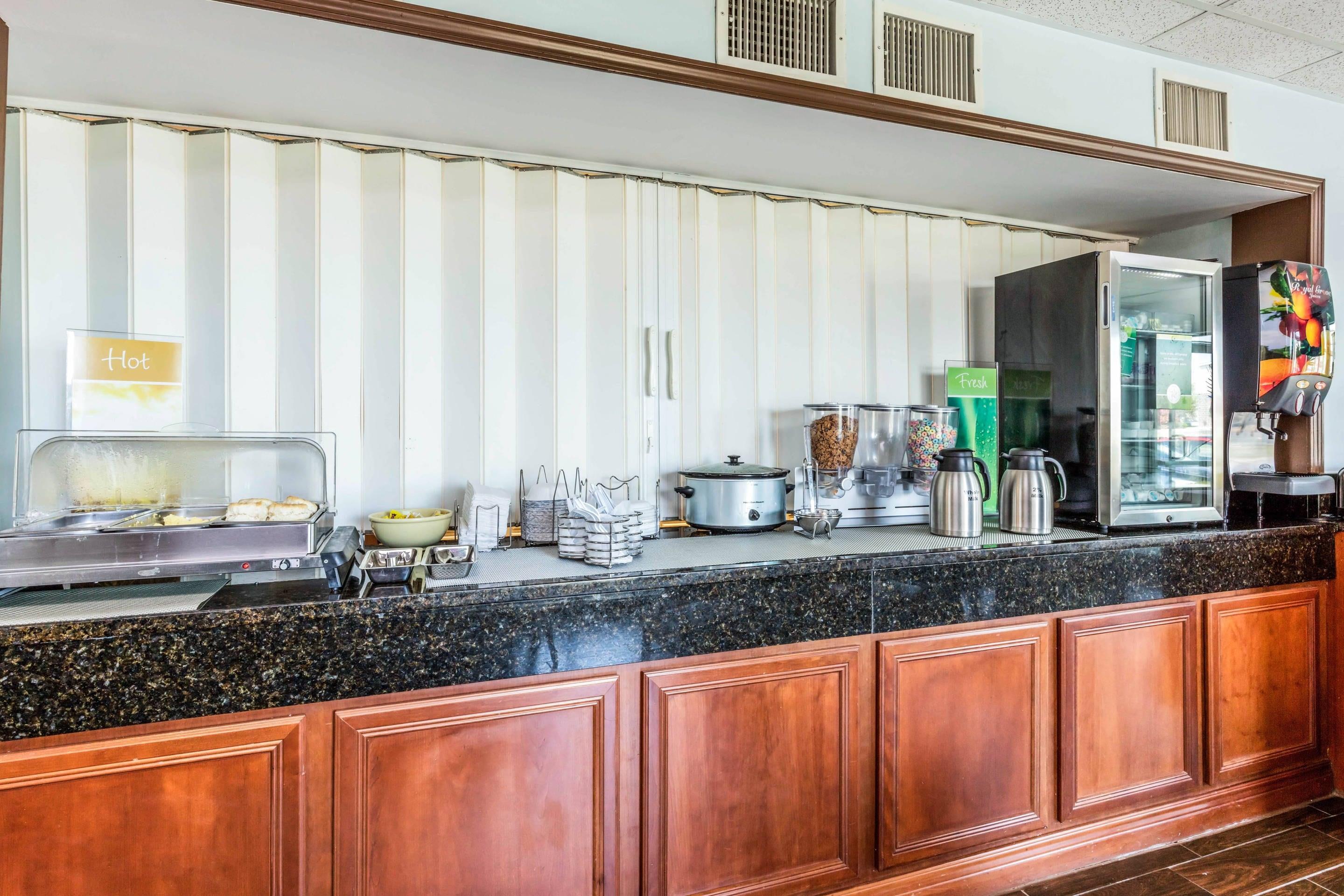 Breakfast area | Quality Suites