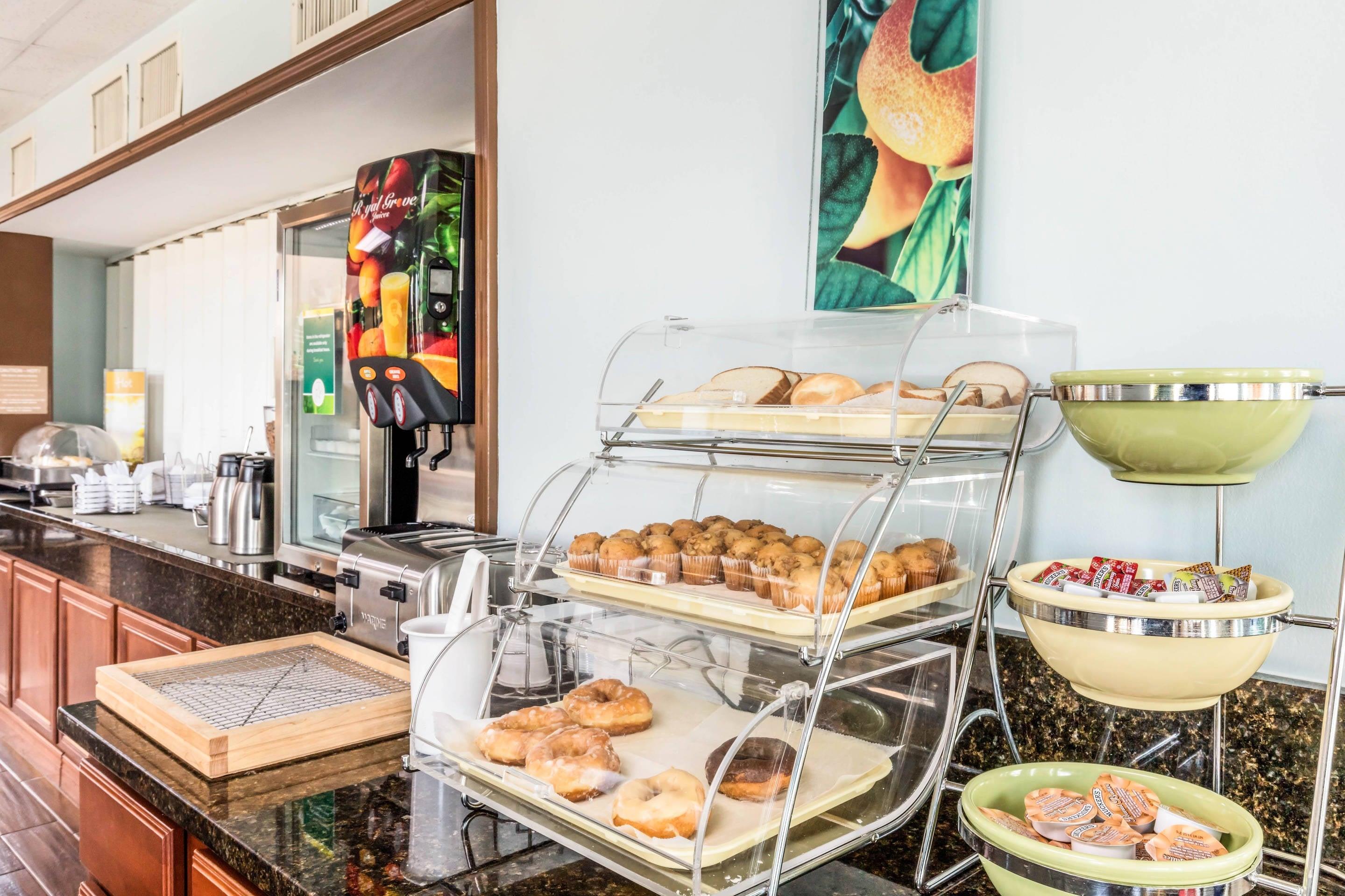 Breakfast area | Quality Suites