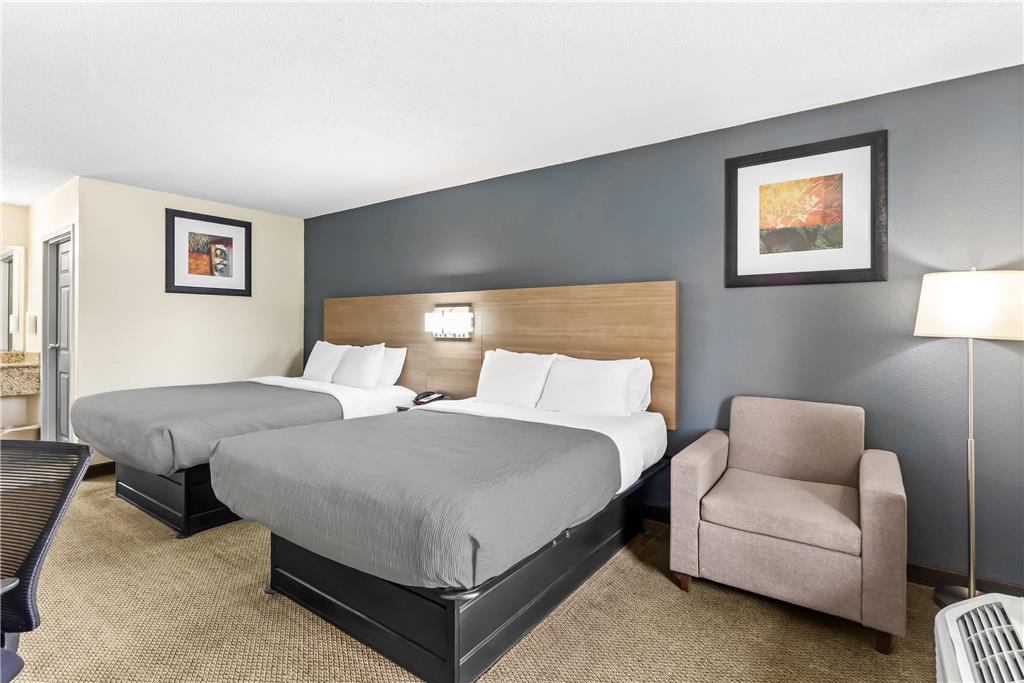 QUALITY INN FORT CAMPBELL-guestroom-Guest Room,On-Site.jpg