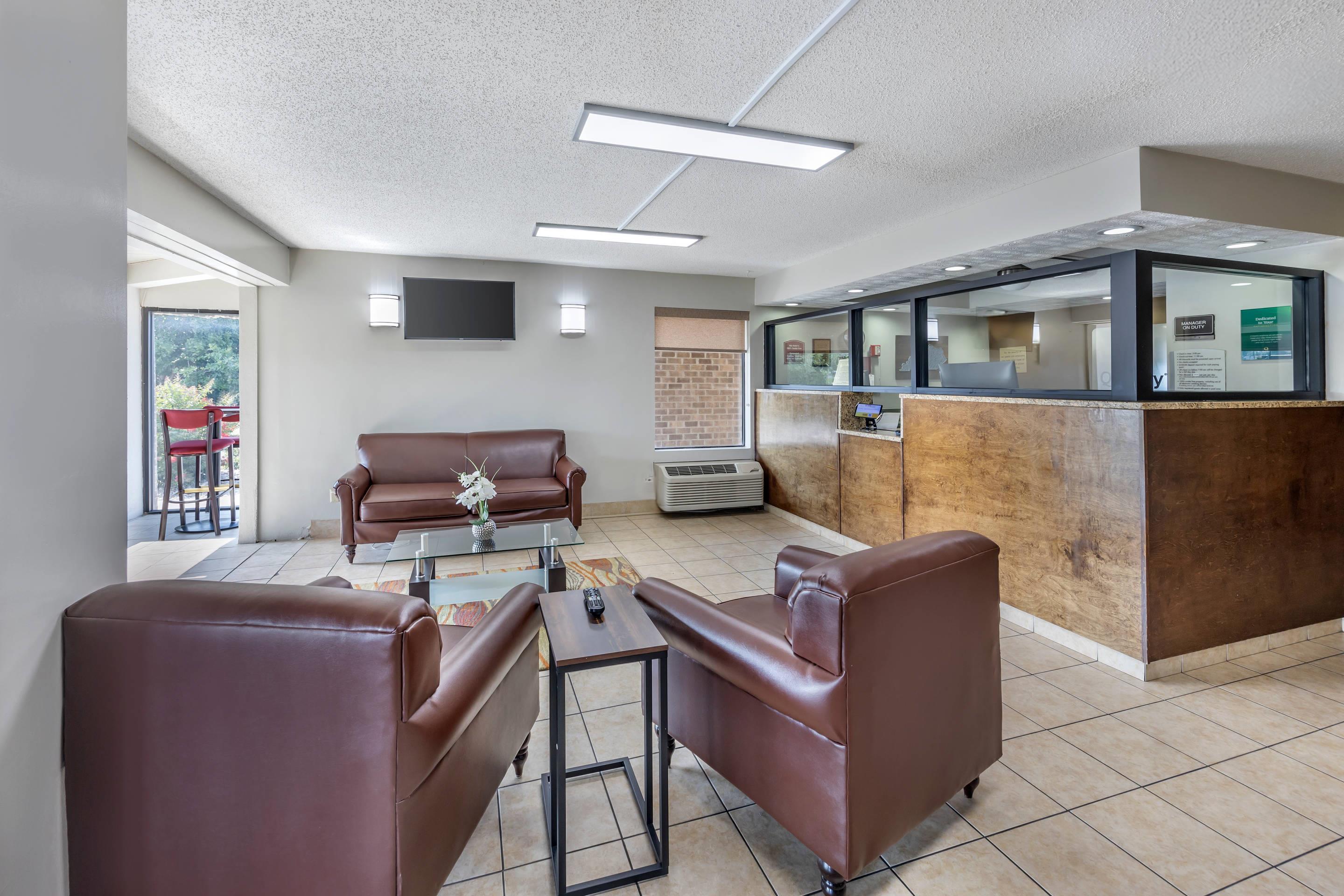 Hotel lobby | Quality Inn Glasgow