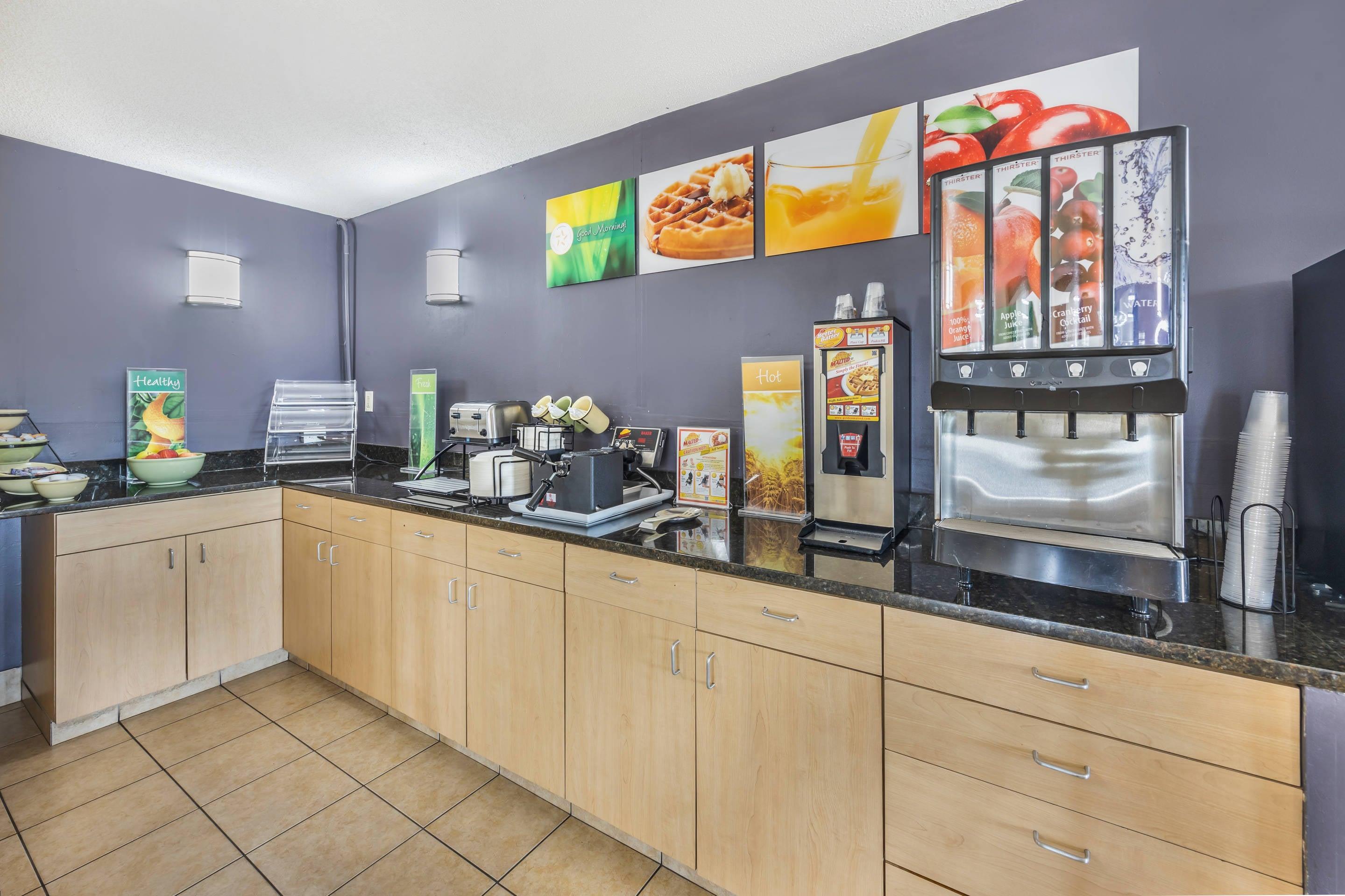 Breakfast counter | Quality Inn Glasgow