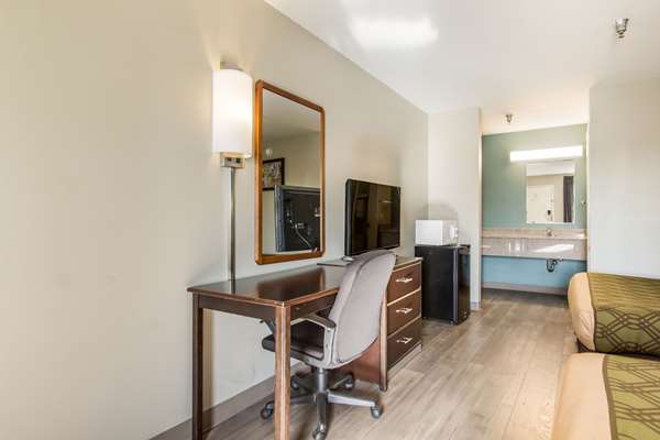  - Econo Lodge Inn & Suites Brooks - I-65, Exit 121