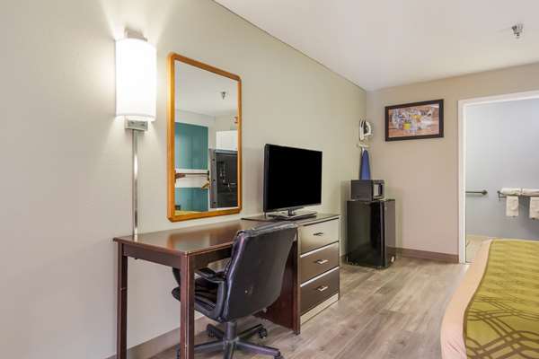  - Econo Lodge Inn & Suites Brooks - I-65, Exit 121