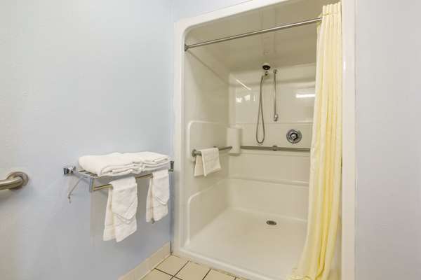  - Econo Lodge Inn & Suites Brooks - I-65, Exit 121