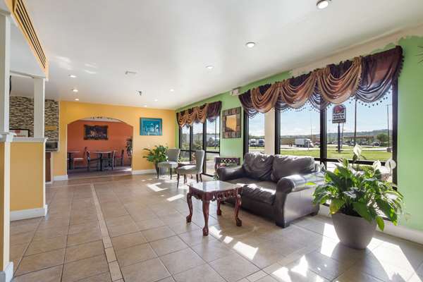  - Econo Lodge Inn & Suites Brooks - I-65, Exit 121