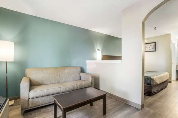  - Econo Lodge Inn & Suites Brooks - I-65, Exit 121