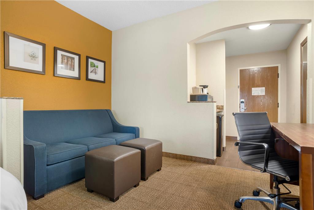 COMFORT SUITES MONROE-guestroom-Guest Room,Suite,On-Site.jpg