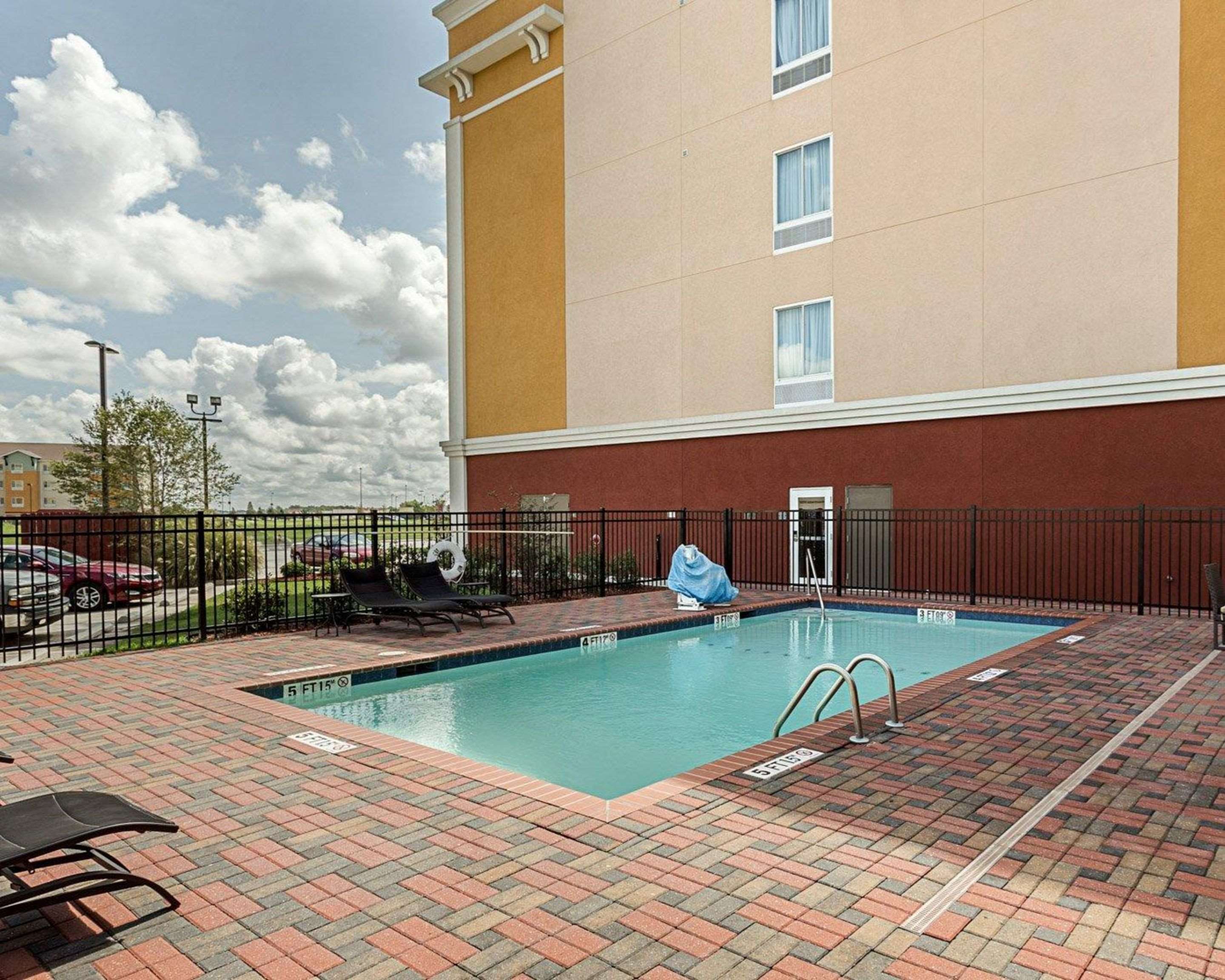 Outdoor pool with sundeck | Comfort Suites near Tanger Outlet Mall