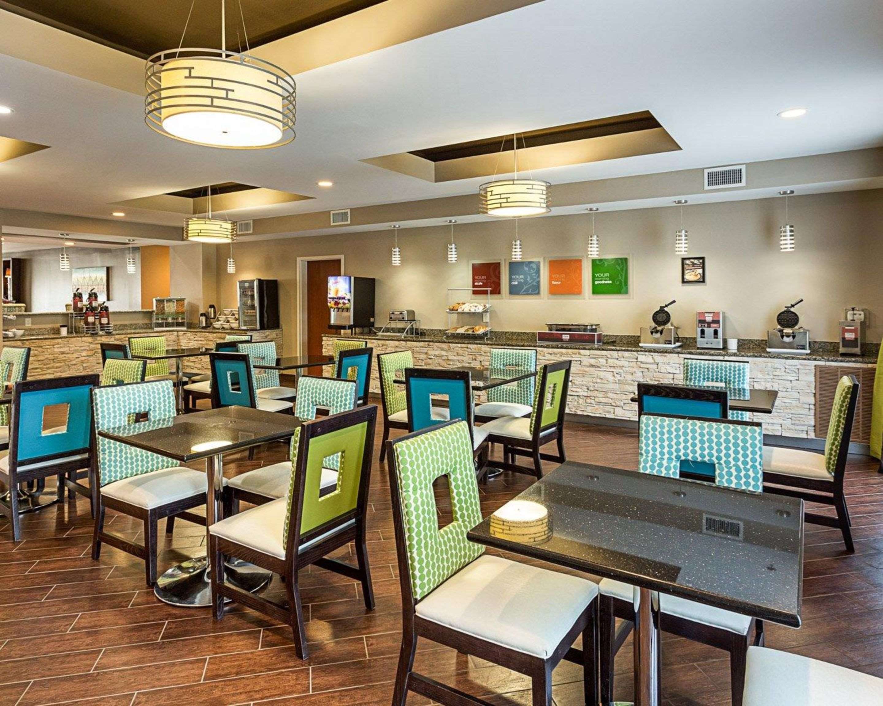 Breakfast area in the lobby | Comfort Suites near Tanger Outlet Mall