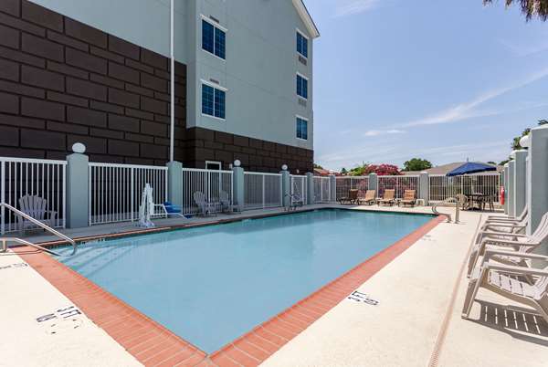 Pool - Comfort Suites New Orleans East - I-10, Exit 245
