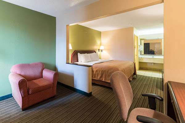  - Quality Inn Alexandria - I-49, Exit 86