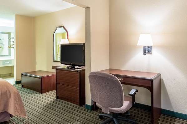 - Quality Inn Alexandria - I-49, Exit 86