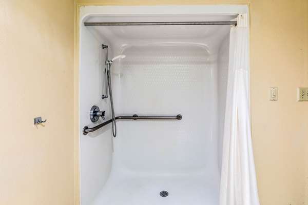  - Quality Inn Alexandria - I-49, Exit 86