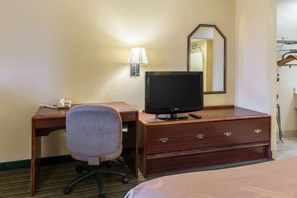  - Quality Inn Alexandria - I-49, Exit 86