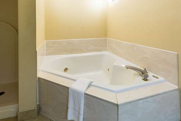 Suite - Quality Inn Alexandria - I-49, Exit 86