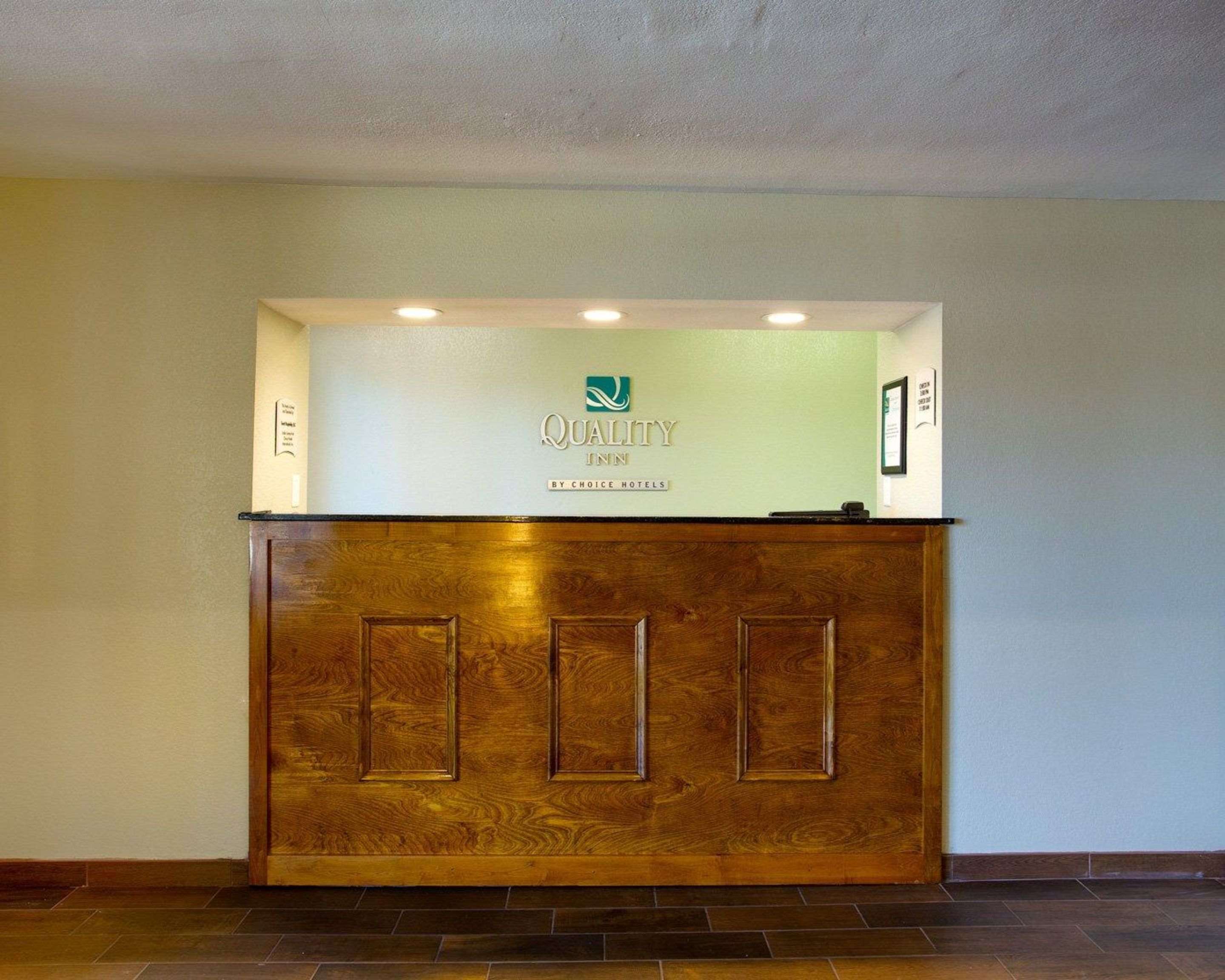 Front desk with friendly staff | Quality Inn Hammond