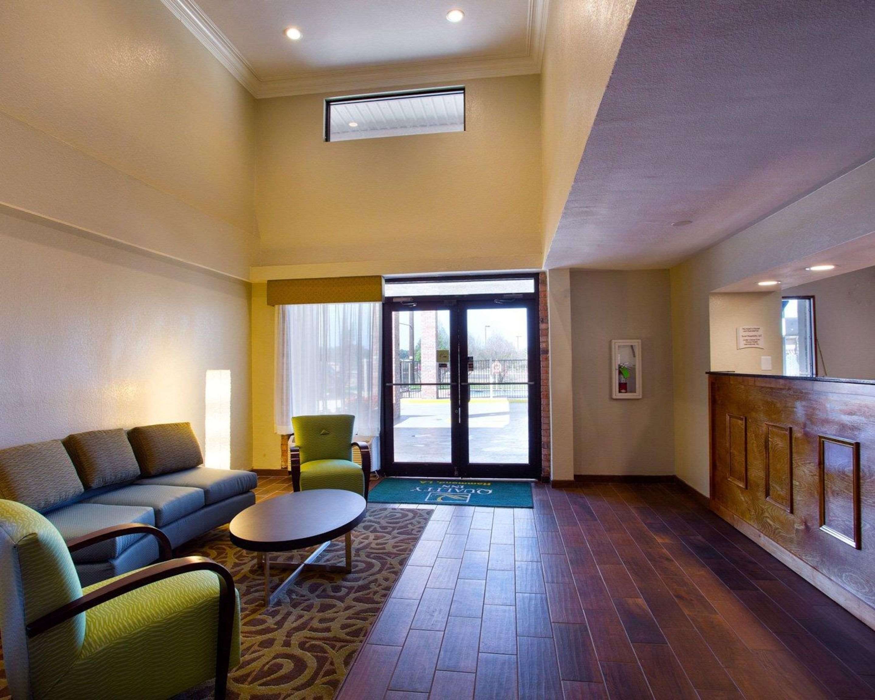 Spacious lobby | Quality Inn Hammond