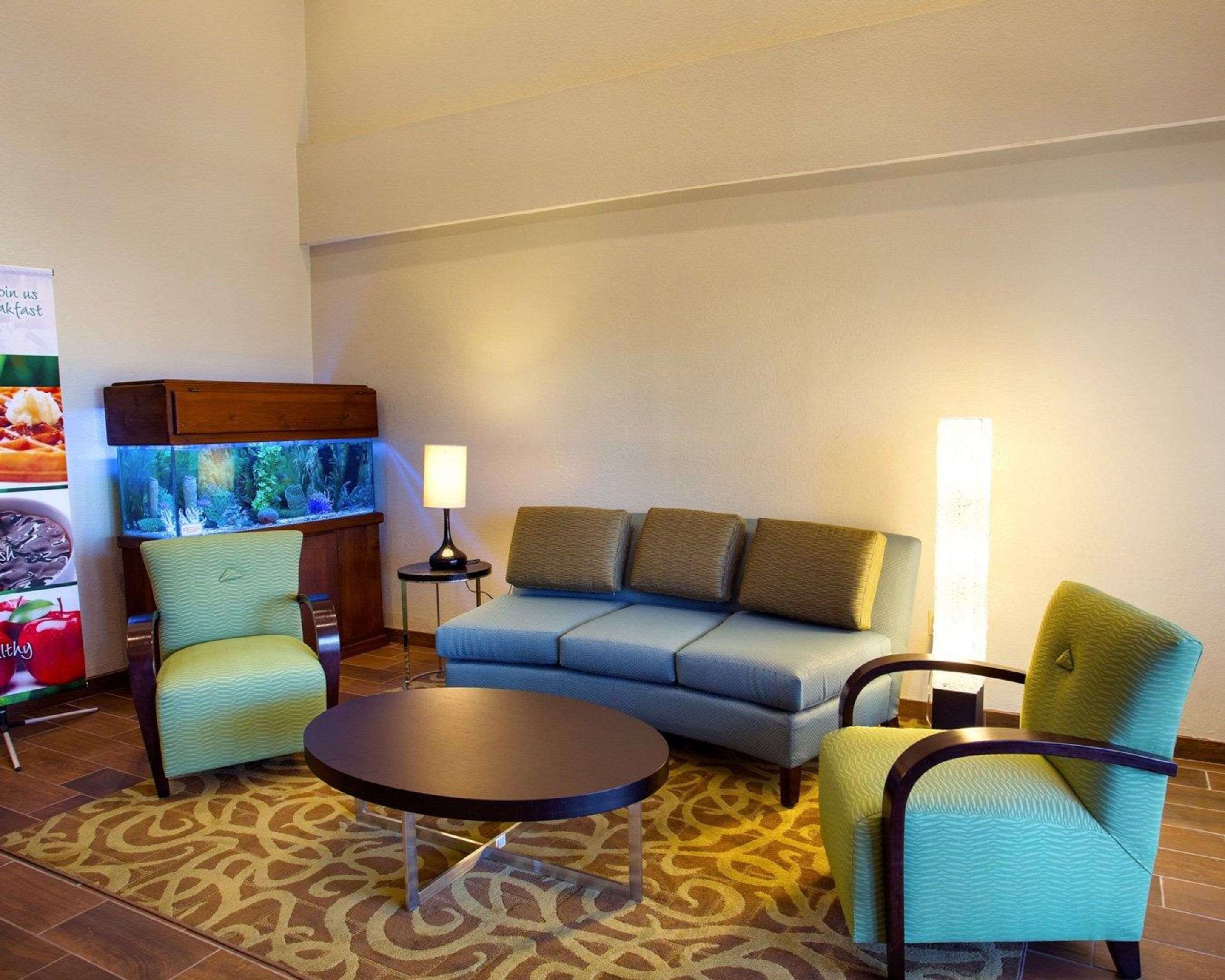 Spacious lobby with sitting area | Quality Inn Hammond