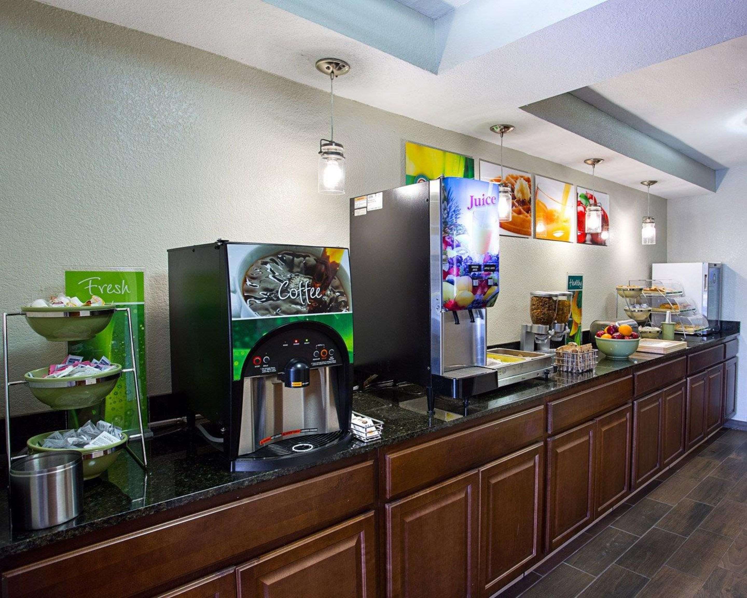 Breakfast counter | Quality Inn Hammond
