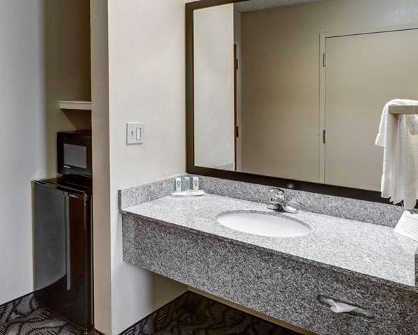 - Quality Suites Baton Rouge - I-12, Exit 7