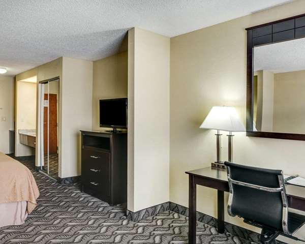  - Quality Suites Baton Rouge - I-12, Exit 7