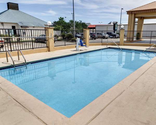 Pool - Quality Suites Baton Rouge - I-12, Exit 7