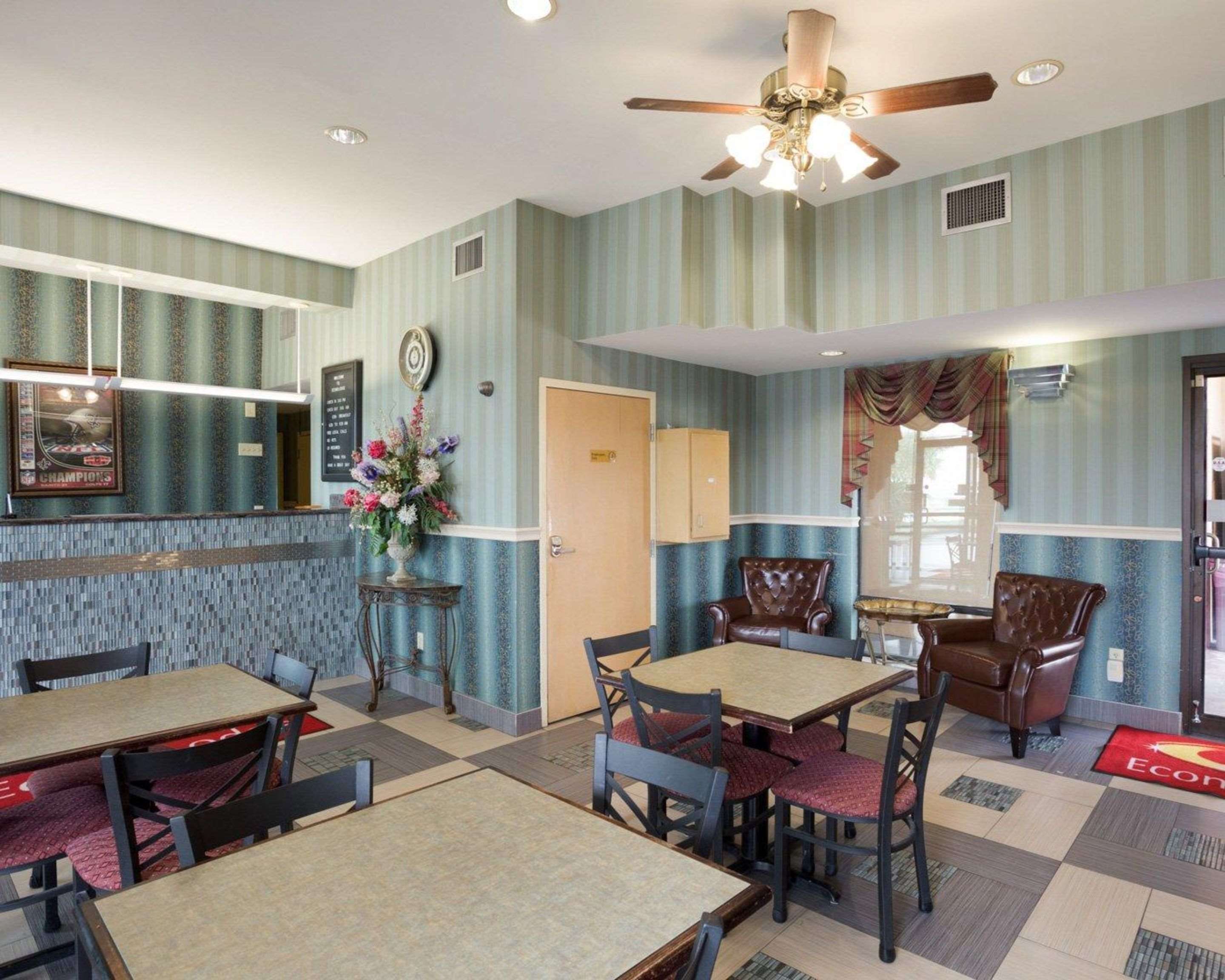 Breakfast area in the lobby
